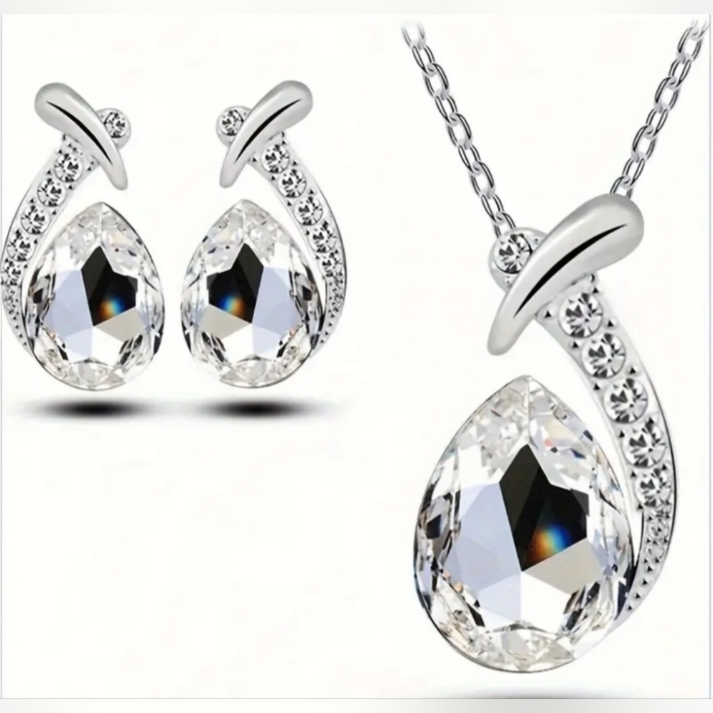 Silver Crystal Teardrop Necklace And Earring Set! NWT.